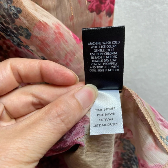 Torrid Mock Neck Tank Crinkle Chiffon Floral Tan Blouse Sz 2 - Picture 6 of 9